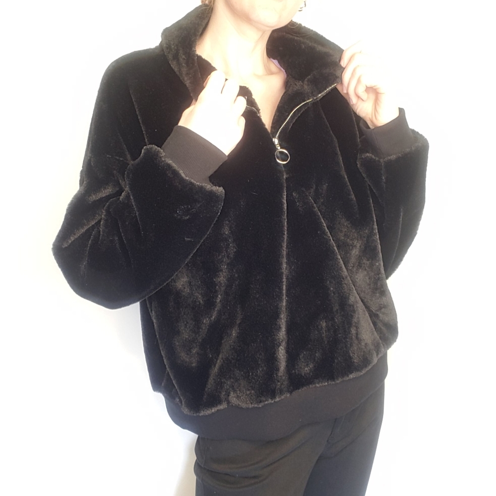 Nine West Luxe Black Sweatshirt Top Black Faux Fur Comfy XL Large Quarter Zip - Picture 9 of 13